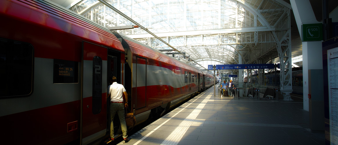 Der Railjet nach Wien fährt ab