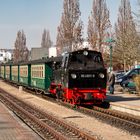 Der "Rasende Roland" am Kleinbahnhof Binz zur Weiterfahrt nach Göhren... 