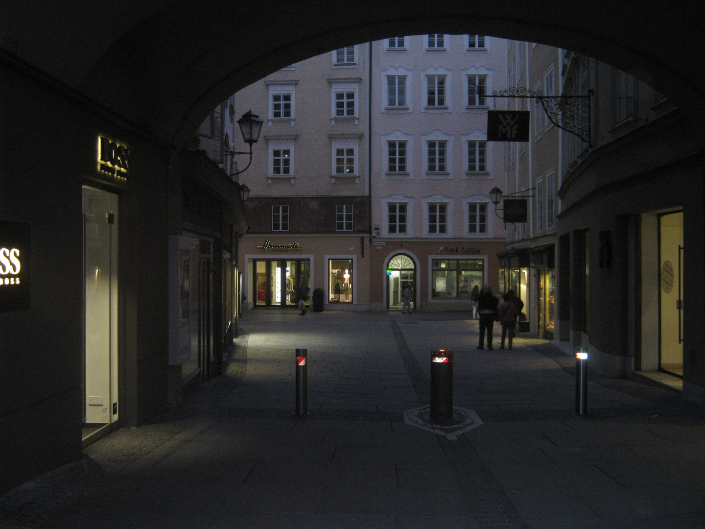 Der Rathausplatz ..
