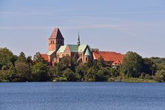 Der Ratzeburger Dom vom Ufer des Domsees
