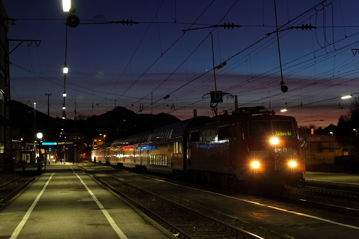 Der RE 79025 erreicht Traunstein