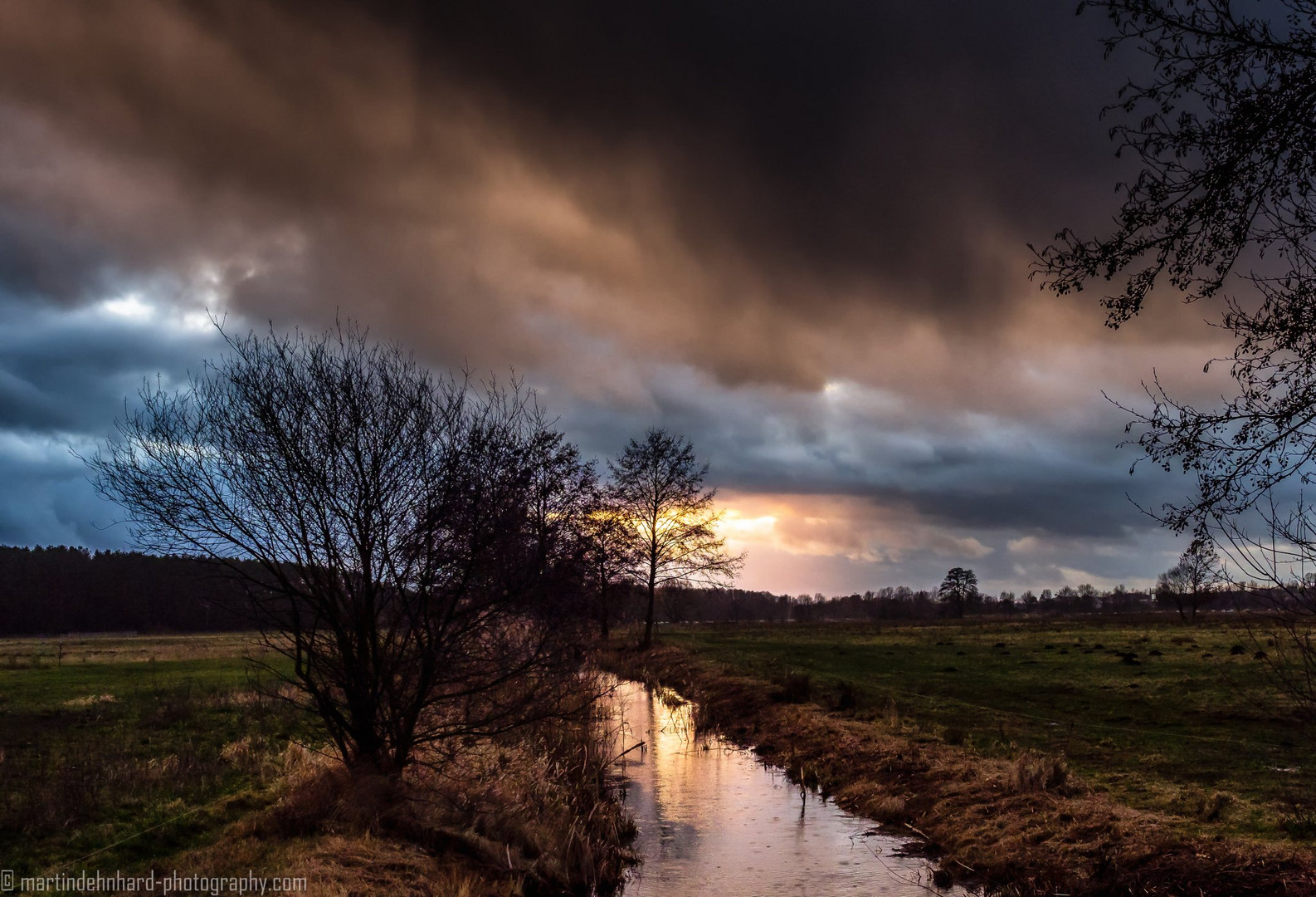  Der Regen  kommt2 Foto Bild wasser wolken wiese 