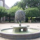 Der Regenbaumbrunnen