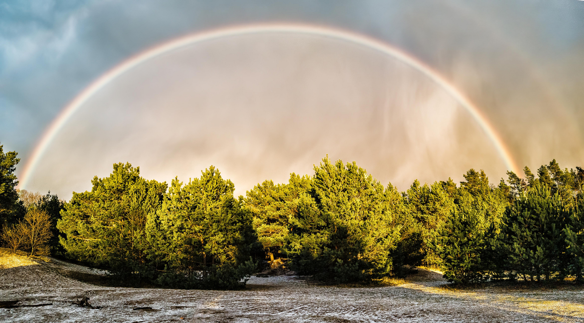 Der Regenbogen nach dem Hagelschauer