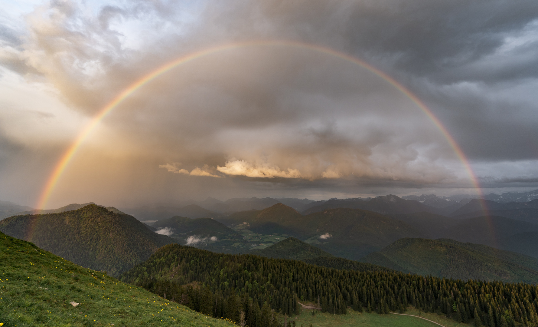 Der Regenbogen über dem Jochberg