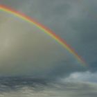 Der Regenbogen versank in den Wolken