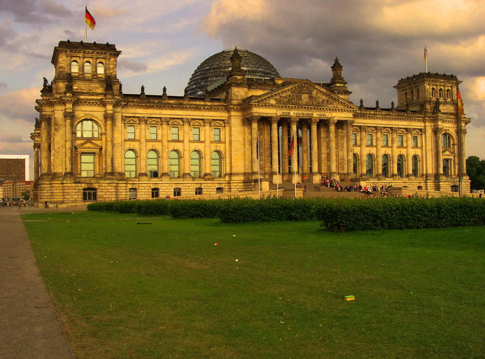 Der Reichstag am Abend danach....