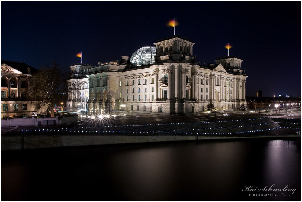 Der Reichstag bei Nacht