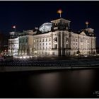 Der Reichstag bei Nacht