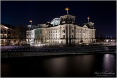 Der Reichstag bei Nacht