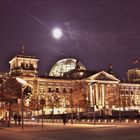 Der Reichstag bei Nacht