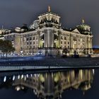 Der Reichstag bei Nacht - Lichtmauer 25 Jahre Mauerfall