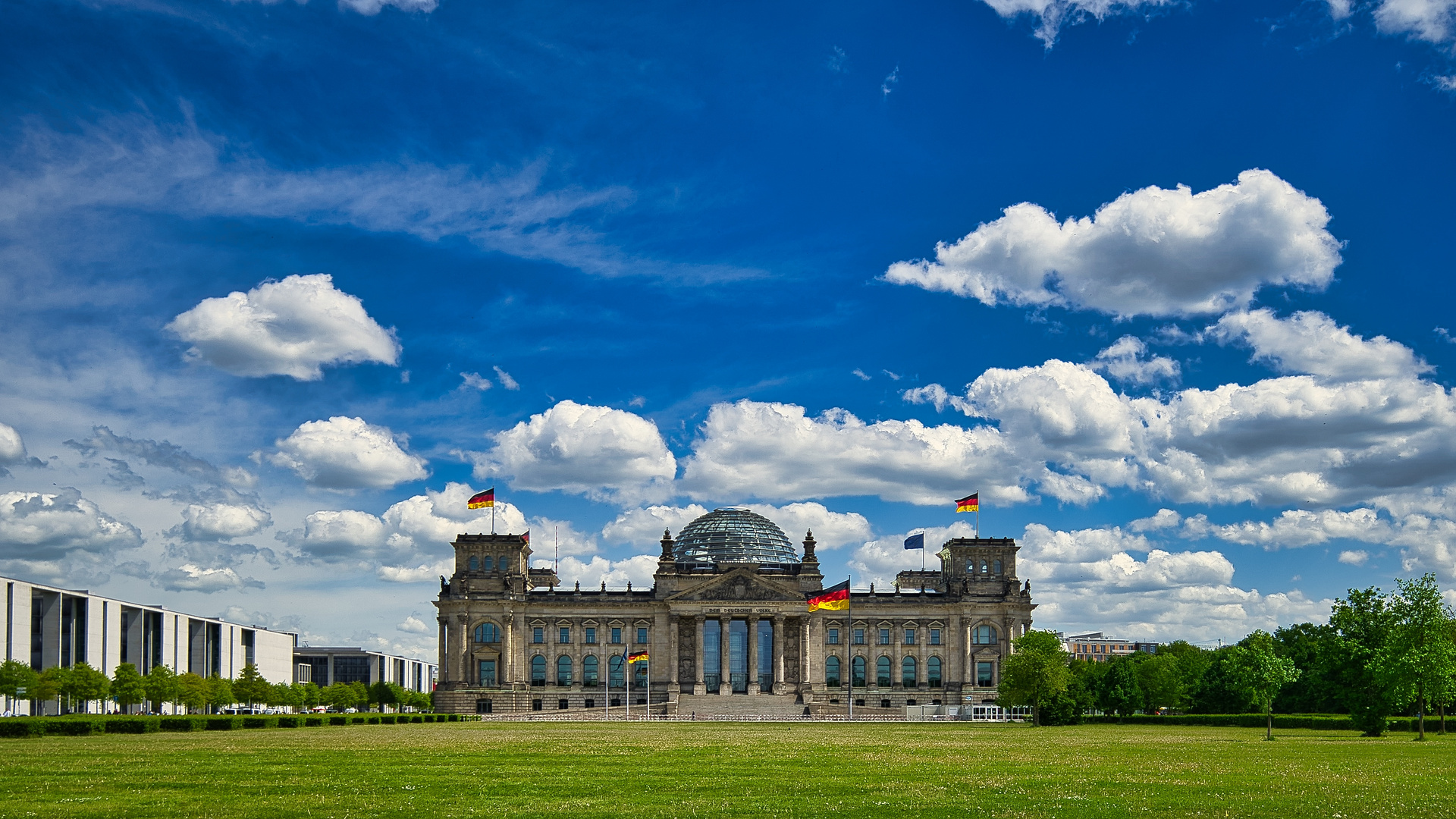 Der Reichstag bei schönstem Wetter