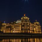 Der Reichstag in Berlin bei Nacht