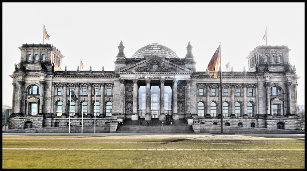 Der Reichstag in Berlin im Märchenschlaf...