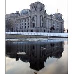 der Reichstag in der Spree