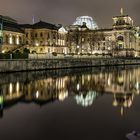 Der Reichstag in einer Winternacht