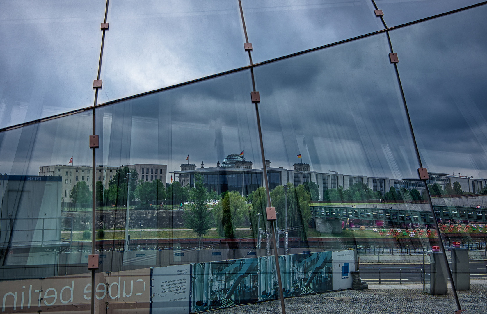 Der Reichstag macht blau