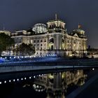 Der Reichstag von der Ostseite - Lichtinstallation Lichtmauer