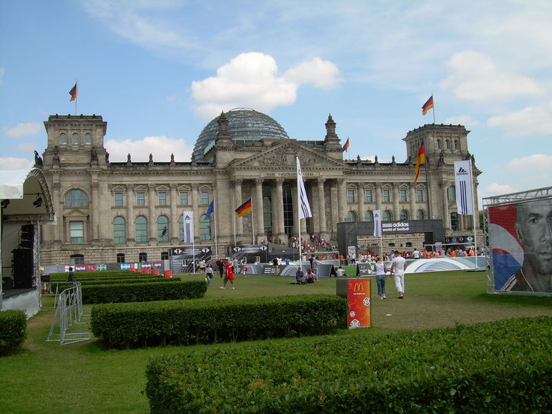 Der Reichstag zur Fussball-WM 2006