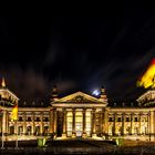 Der Reichtstag in windiger Nacht