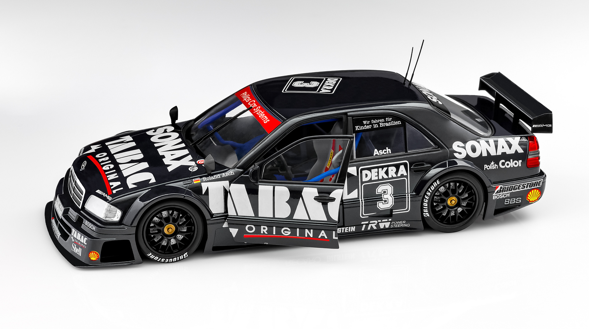 Der Rennwagen DTM AMG Mercedes