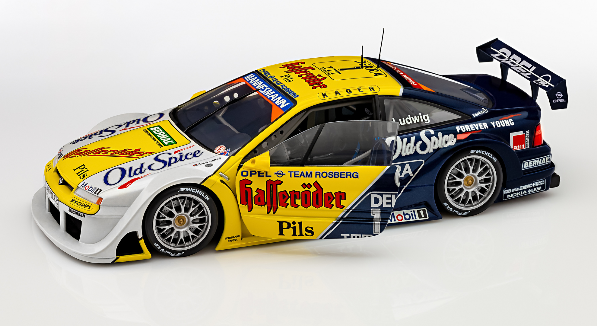 Der Rennwagen DTM Opel Calibra