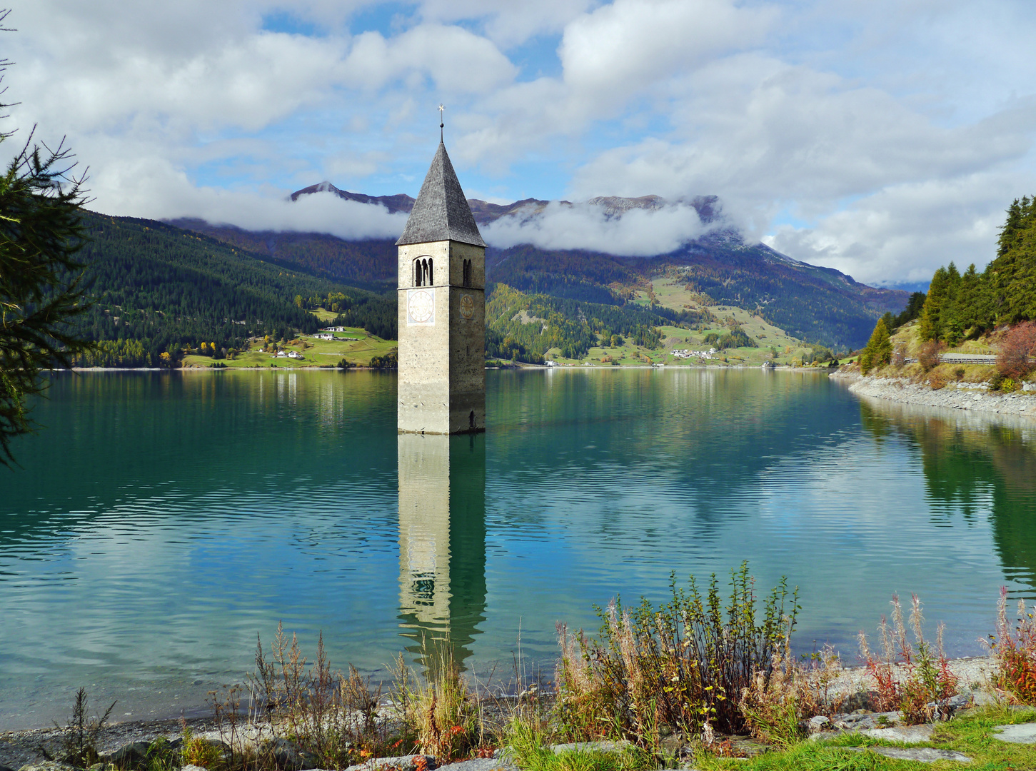 ... der Reschen-Stausee