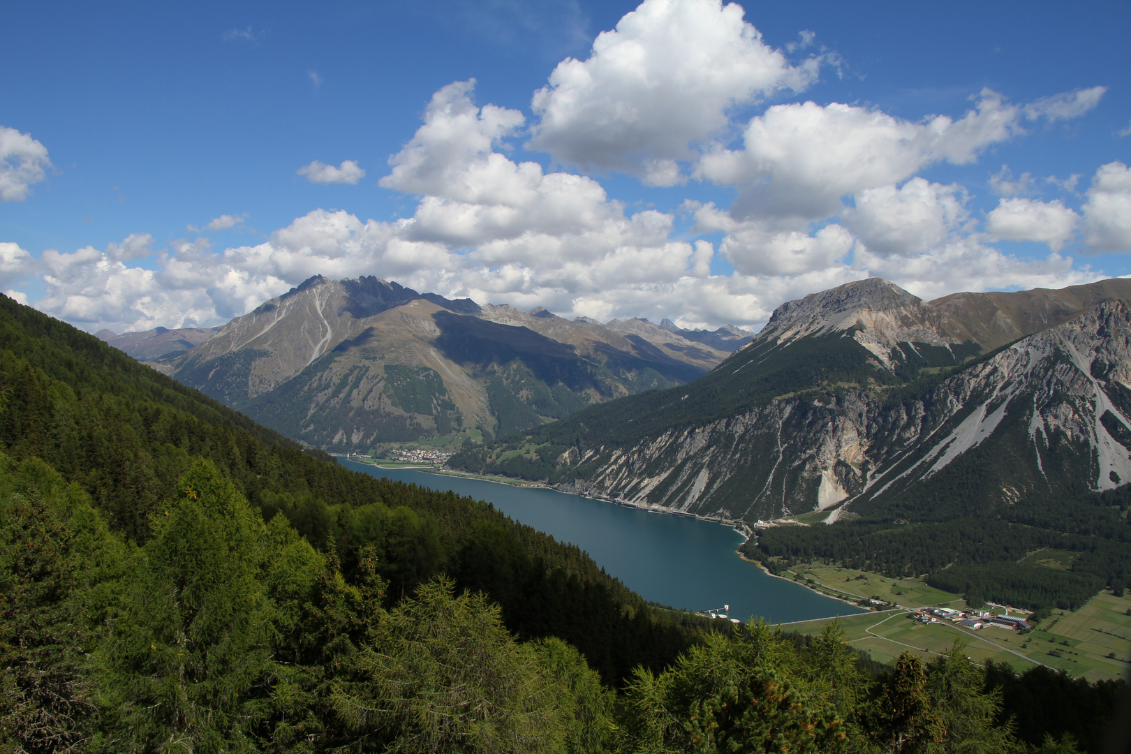 Der Reschensee aus einer Gondel heraus