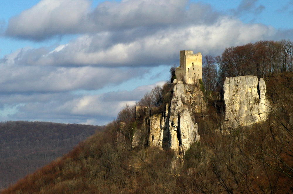 Der Reußenstein mit der Burgruine Reußenstein