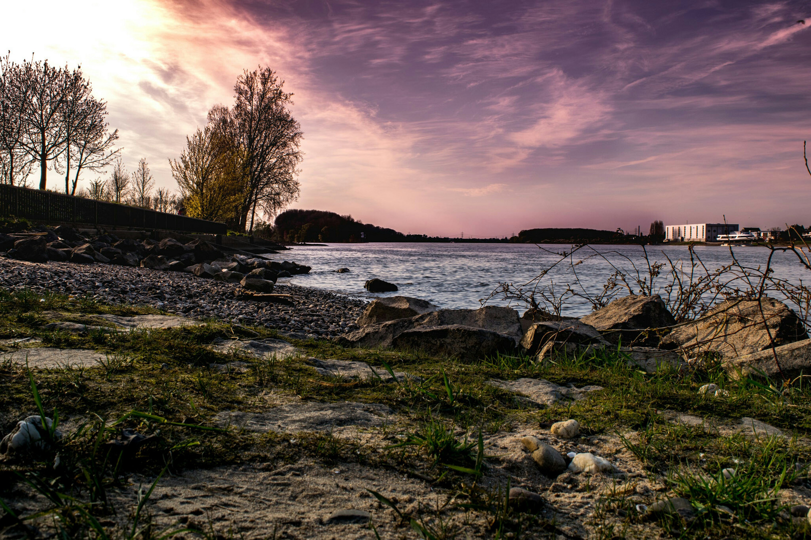 Der Rhein am Abend