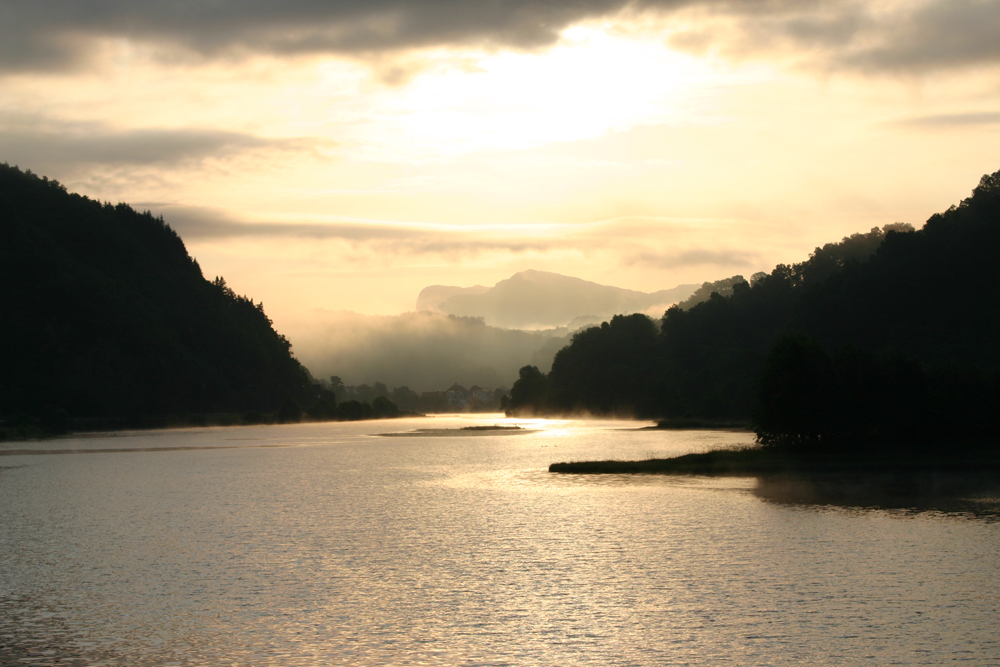 Der Rhein am Abend