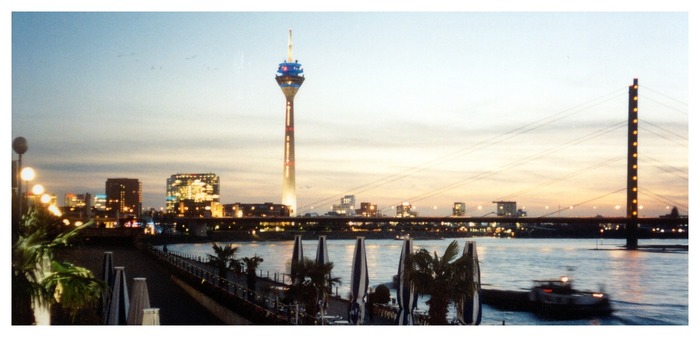 Der Rhein am frühen Abend