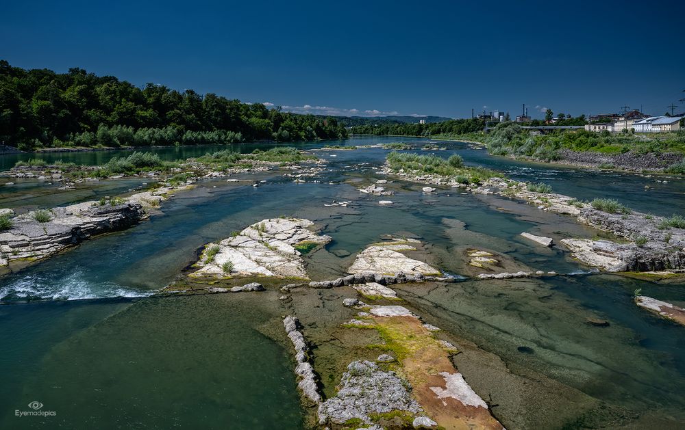 Der Rhein am Kraftwerk Rheinfelden (Hochrhein)