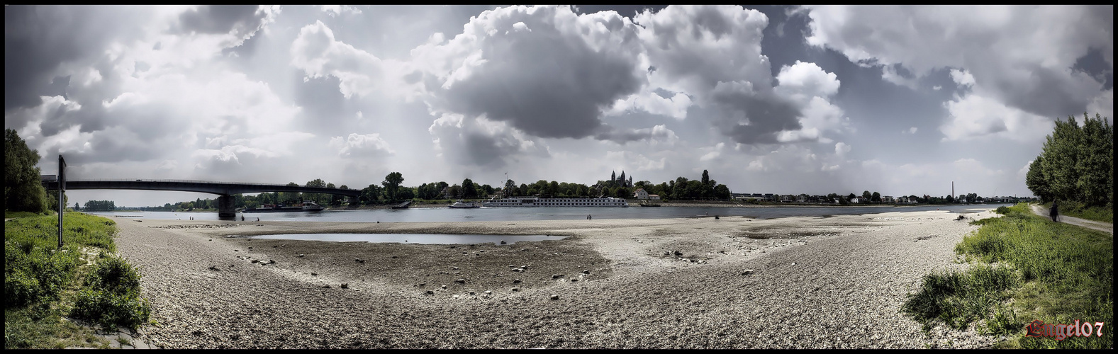 Der Rhein an der Domstadt Speyer