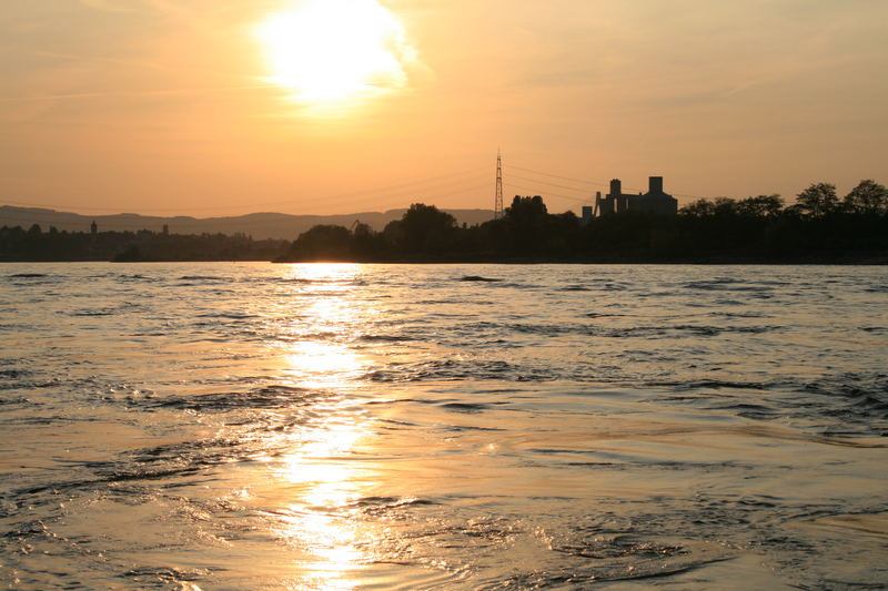 Der Rhein bei Abend