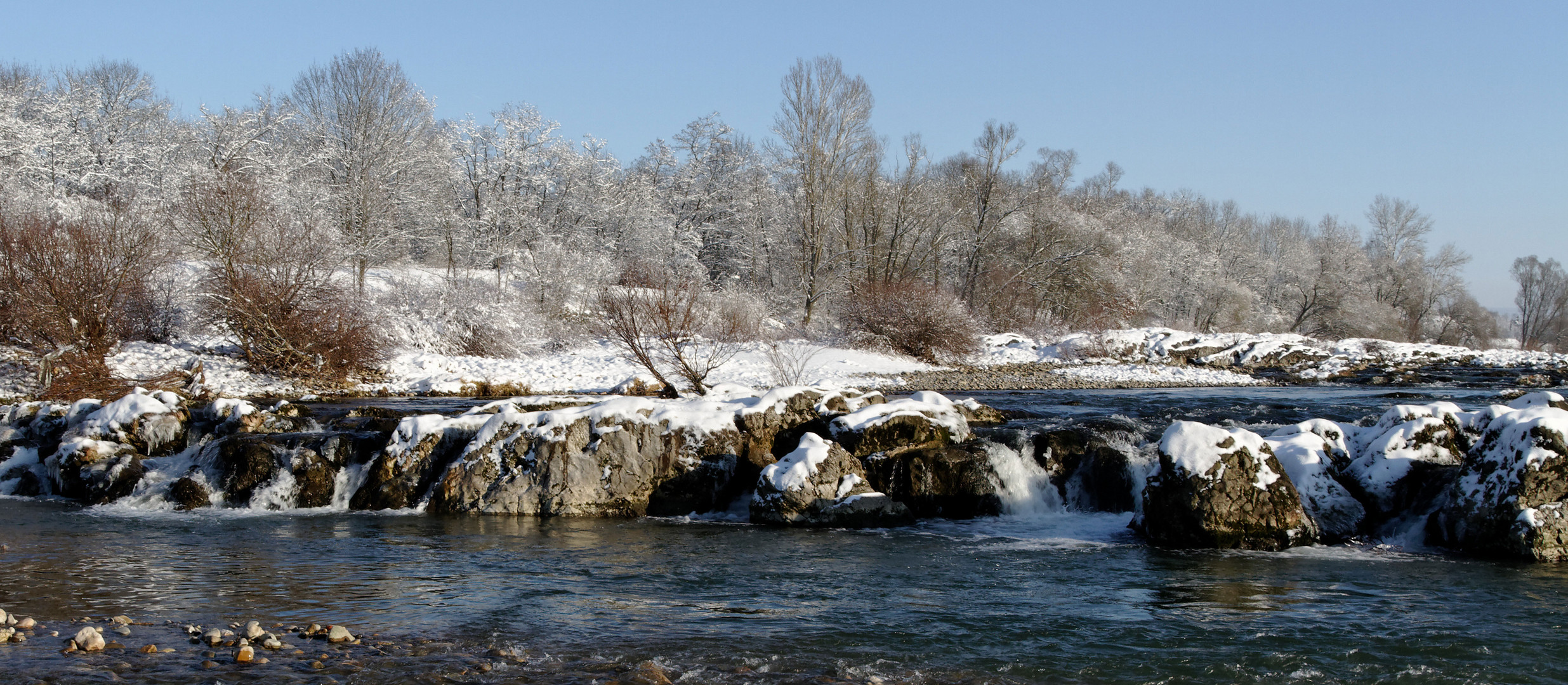 Der Rhein bei Basel im Wintergewand