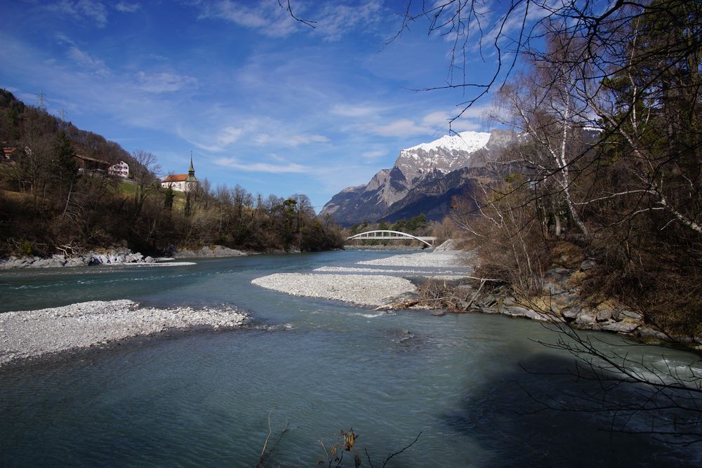 Der Rhein bei der Tardisbrücke Mastrils