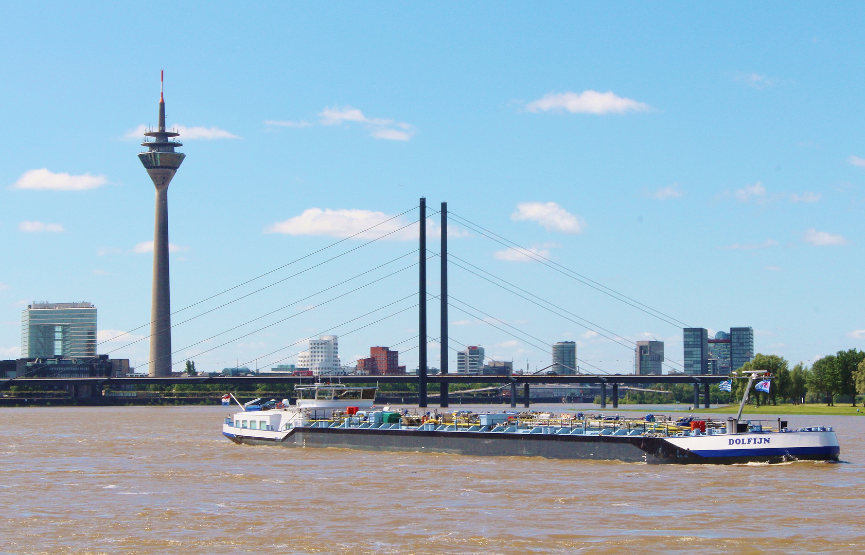 Der Rhein bei Düsseldorf