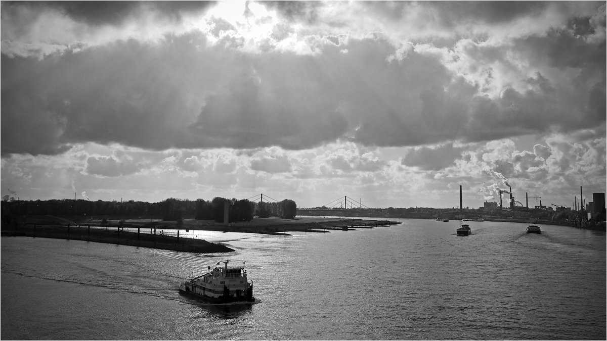 Der Rhein bei Duisburg