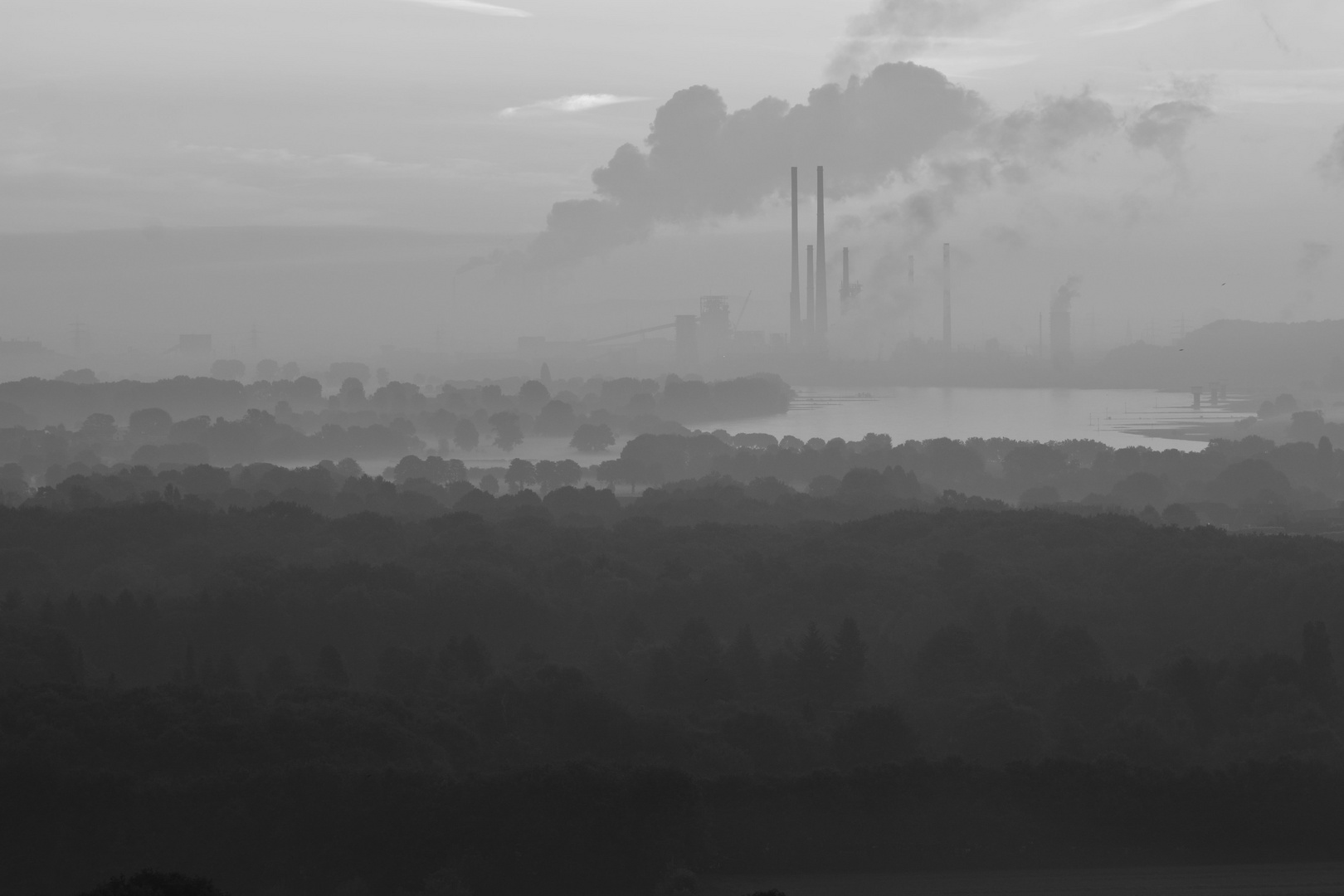 Der Rhein bei Duisburg Baerl am Morgen