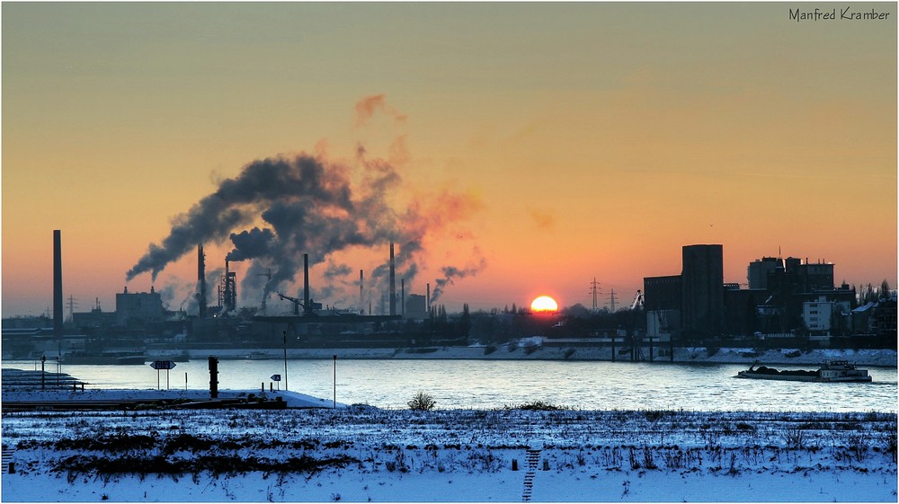 Der Rhein bei Duisburg - Homberg