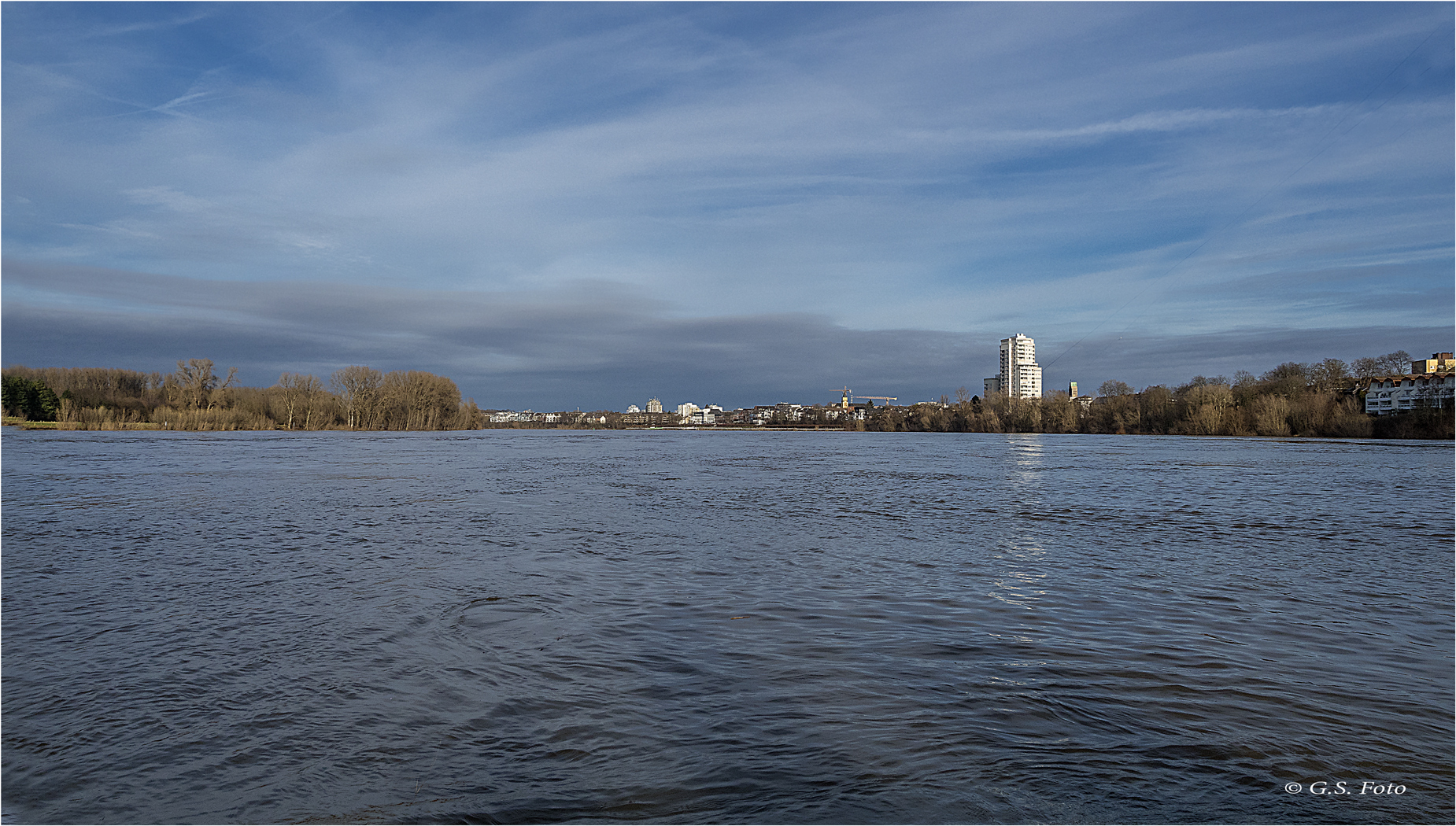 Der Rhein bei Kilometer 677, 2