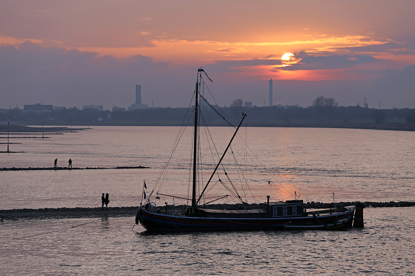 Der Rhein bei Monheim und Dormagen