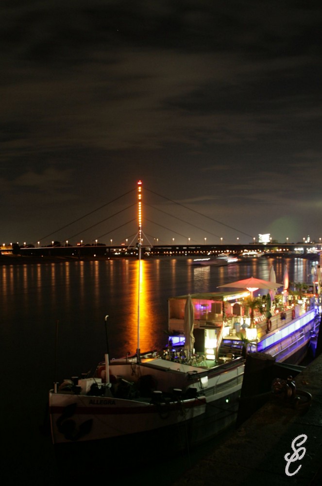 der Rhein bei Nacht
