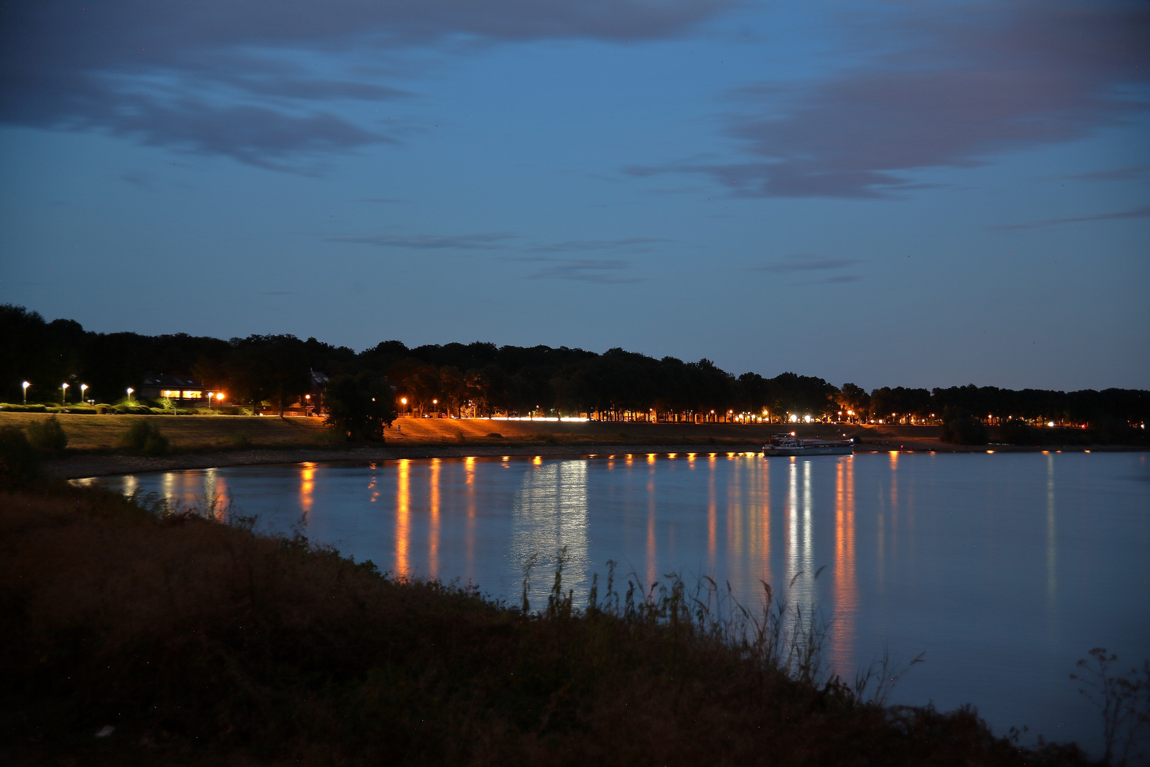 der Rhein bei Nacht 