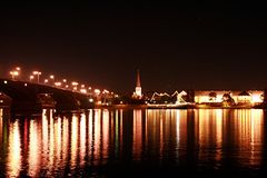 Der Rhein bei Nacht in Mainz