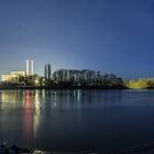 Der Rhein bei Nacht und das Kernkraftwerk Philippsburg