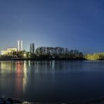 Der Rhein bei Nacht und das Kernkraftwerk Philippsburg