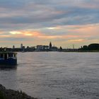 [ Der Rhein bei Rodenkirchen ]